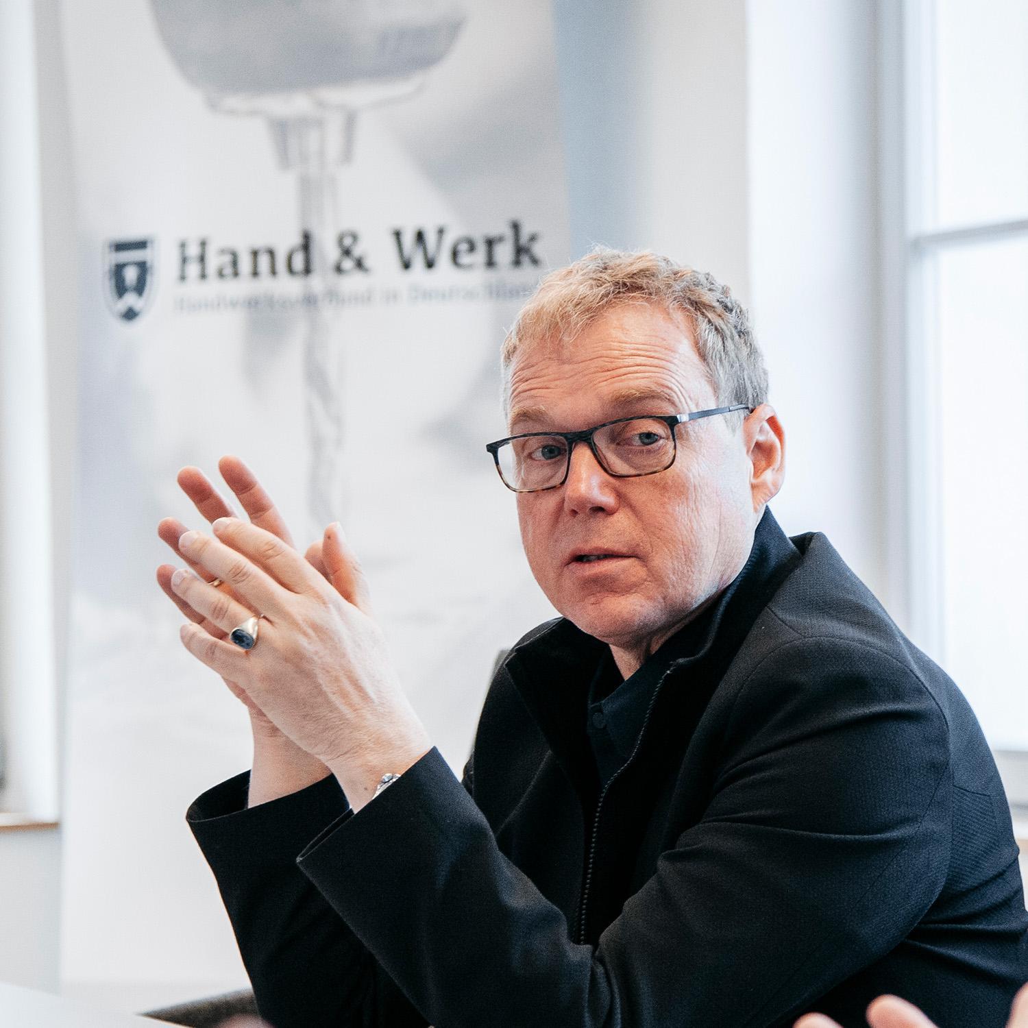 Teken Succesvol analyse Hand & Werk